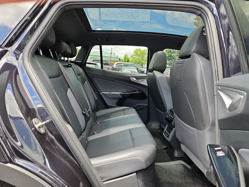 2023 Volkswagen ID.4 view 18