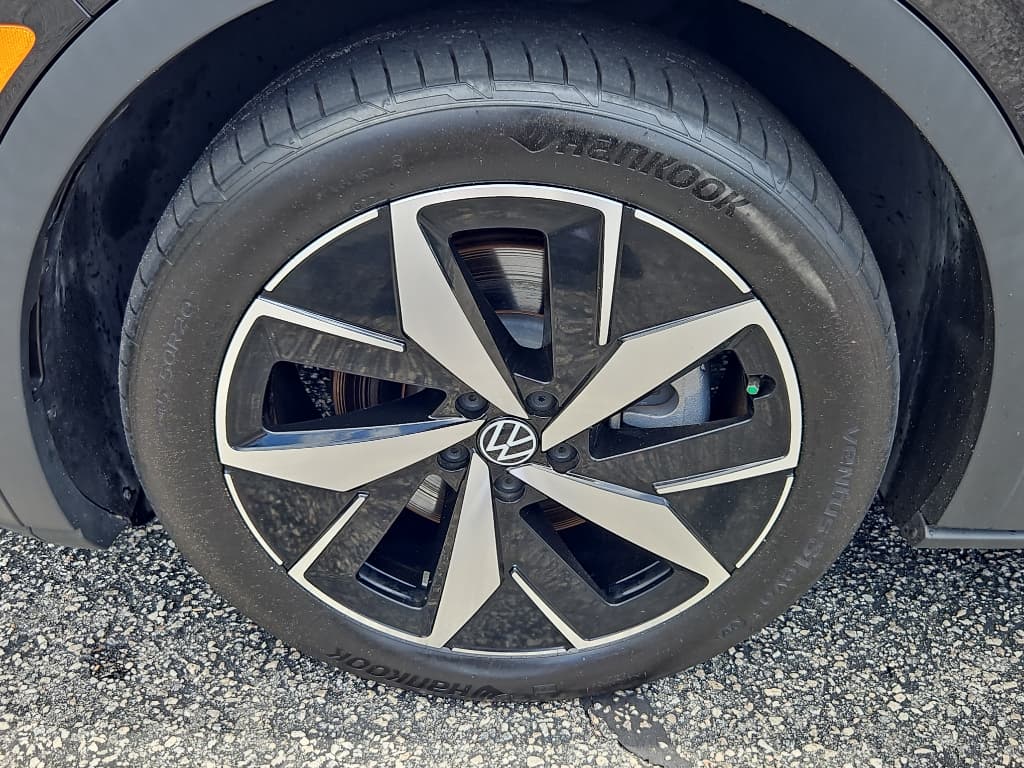 2023 Volkswagen ID.4 view 22