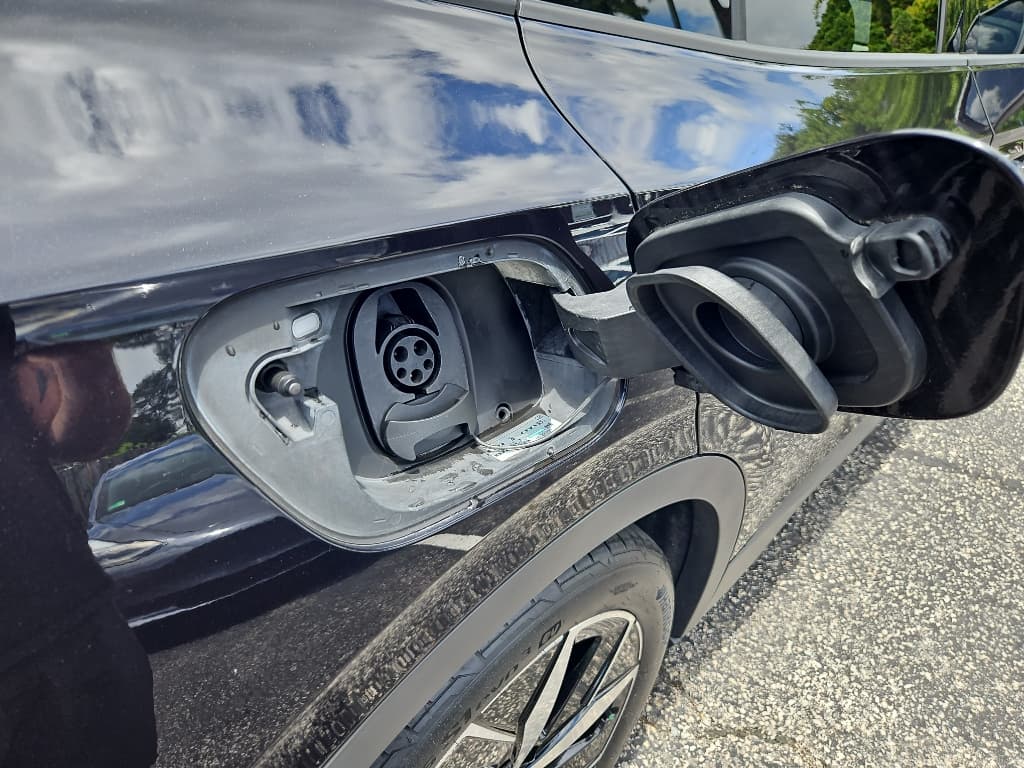 2023 Volkswagen ID.4 view 5