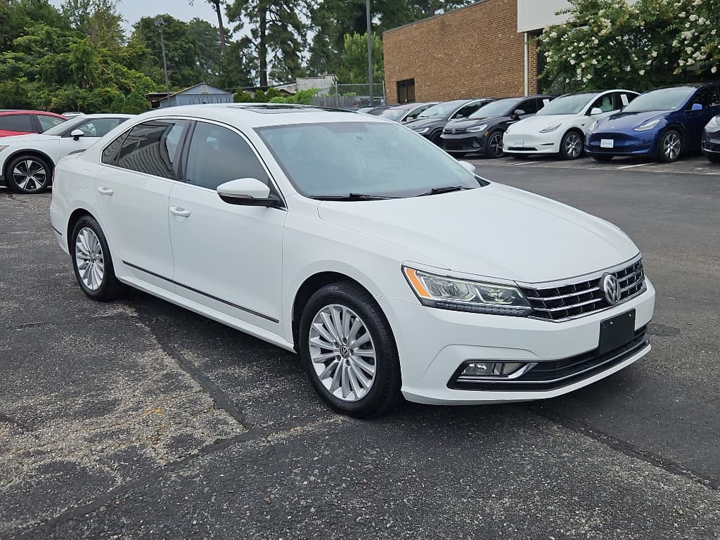 2017 Volkswagen Passat view 4
