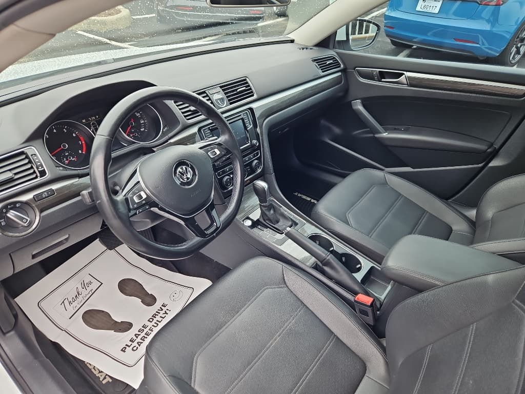 2017 Volkswagen Passat view 6