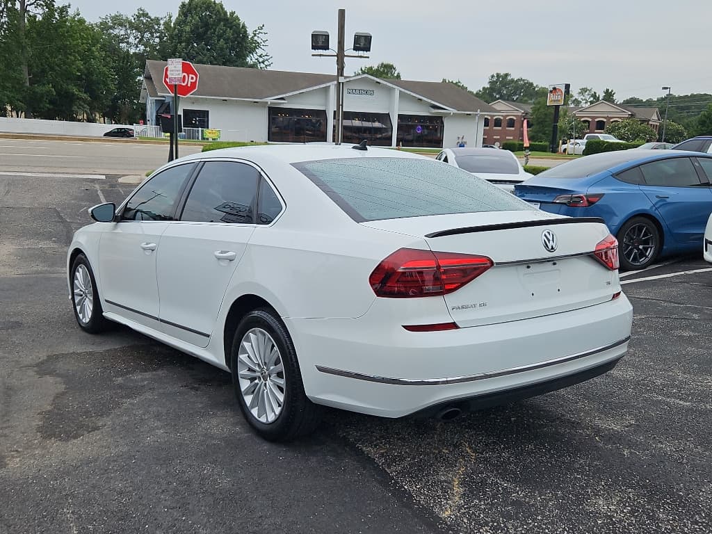 2017 Volkswagen Passat view 2