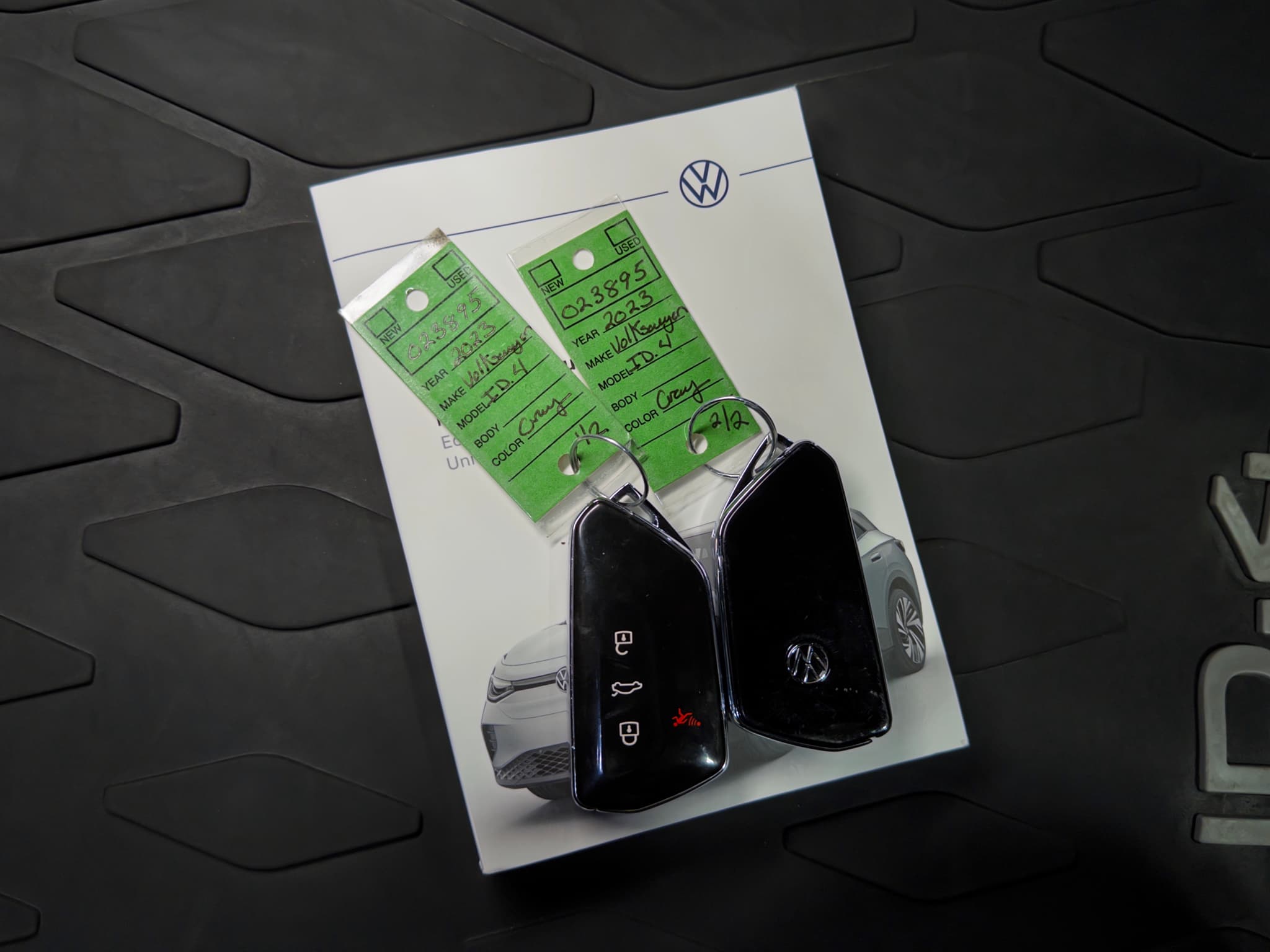 2023 Volkswagen ID.4 view 23