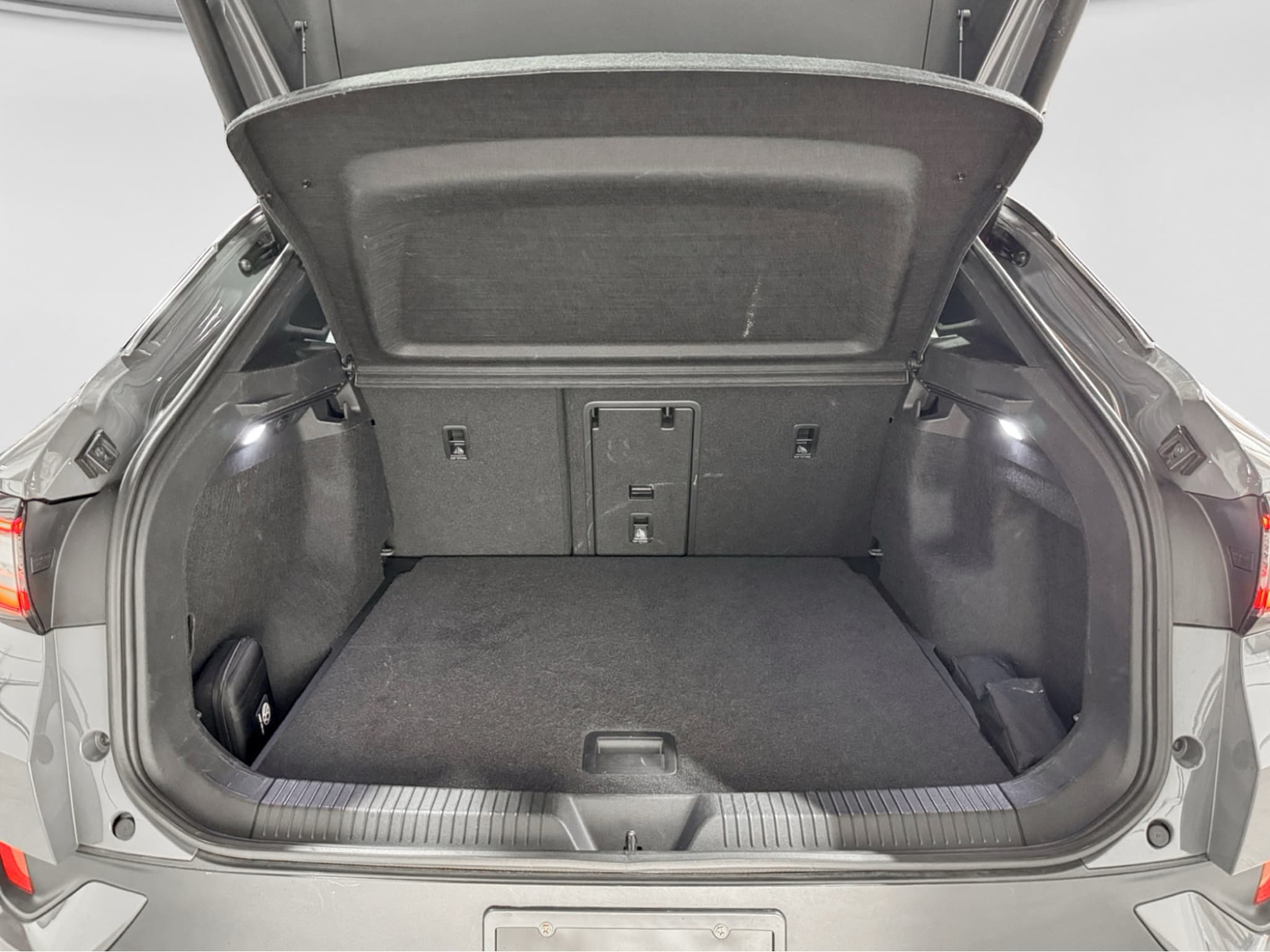 2023 Volkswagen ID.4 view 25