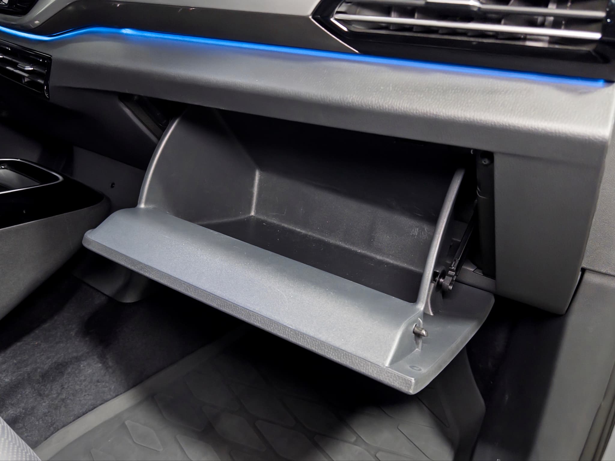 2023 Volkswagen ID.4 view 20
