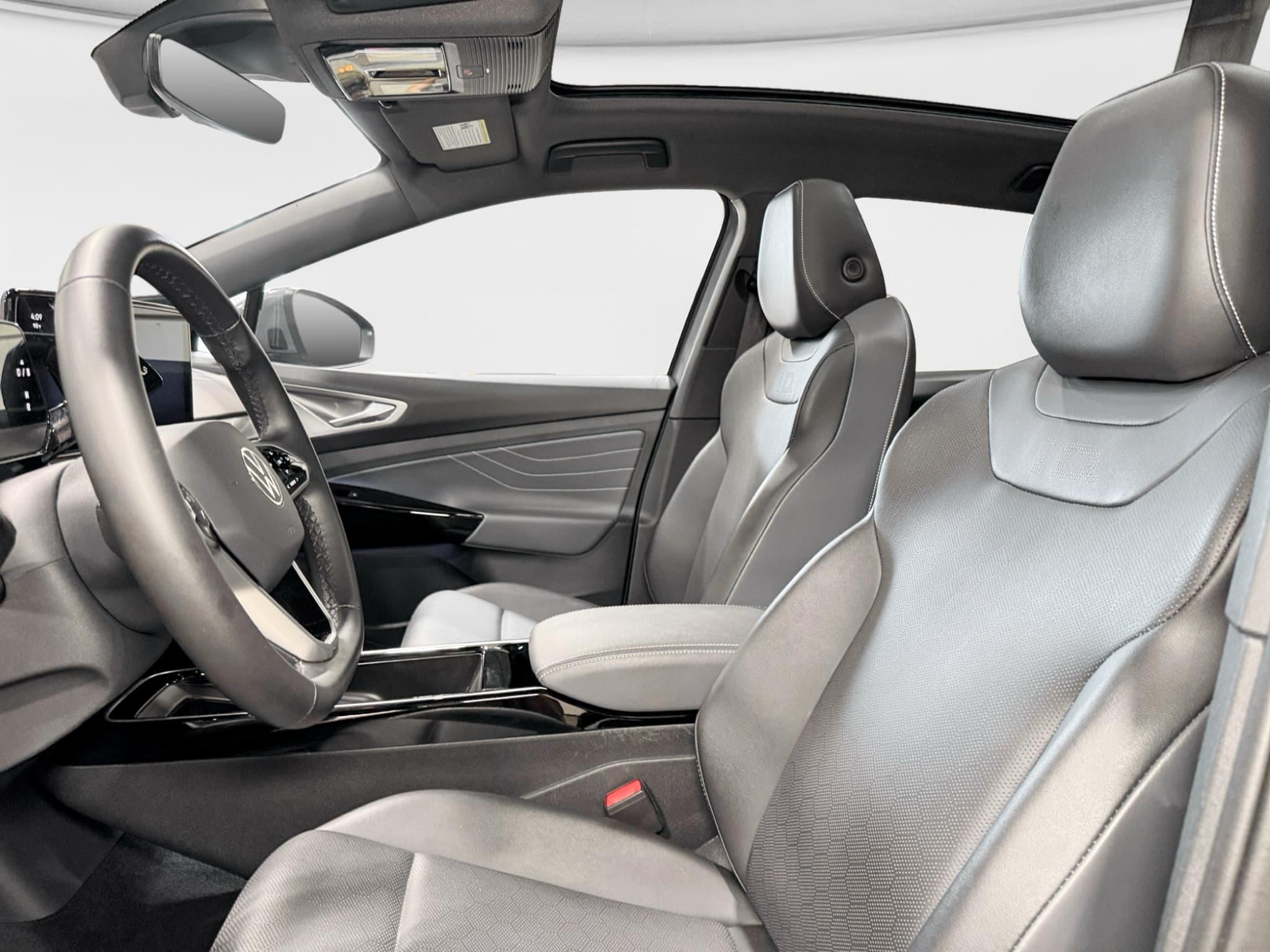 2023 Volkswagen ID.4 view 17