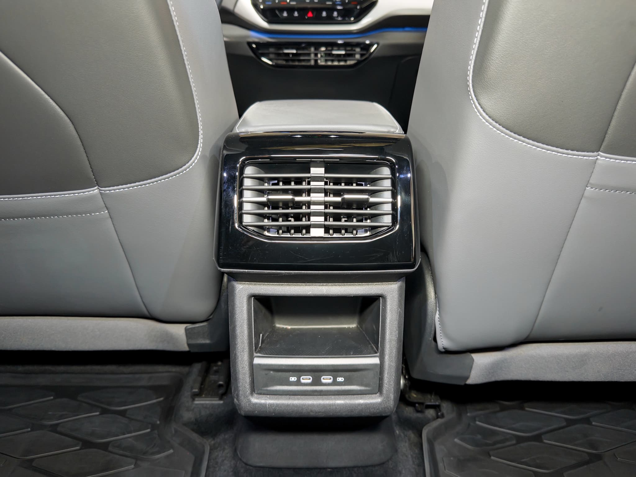 2023 Volkswagen ID.4 view 21
