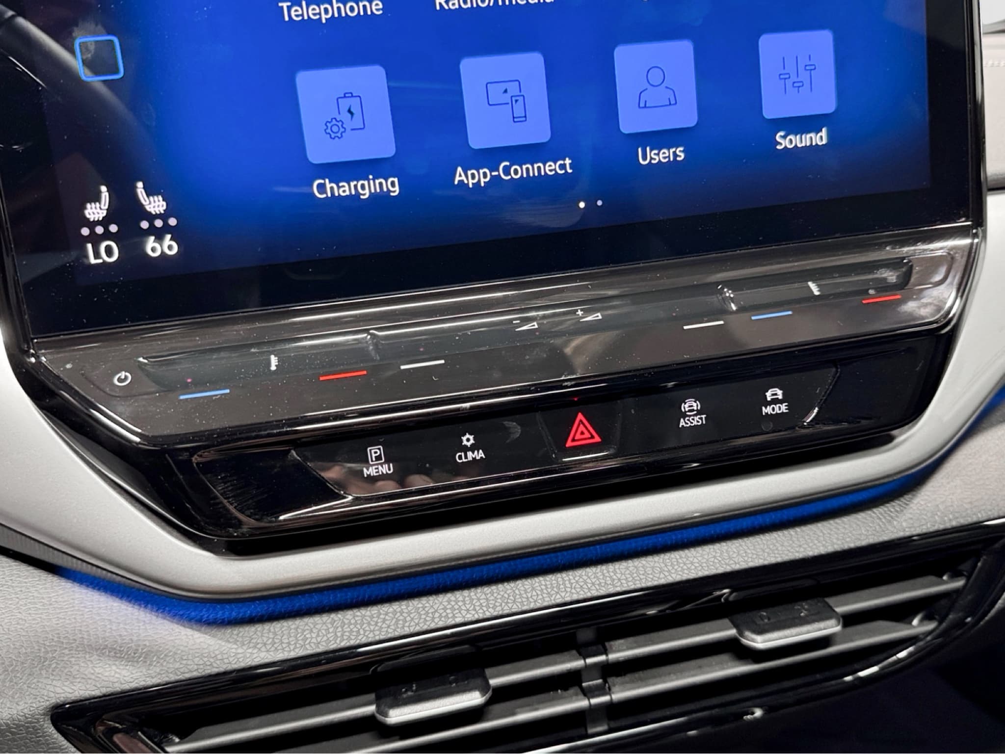 2023 Volkswagen ID.4 view 15