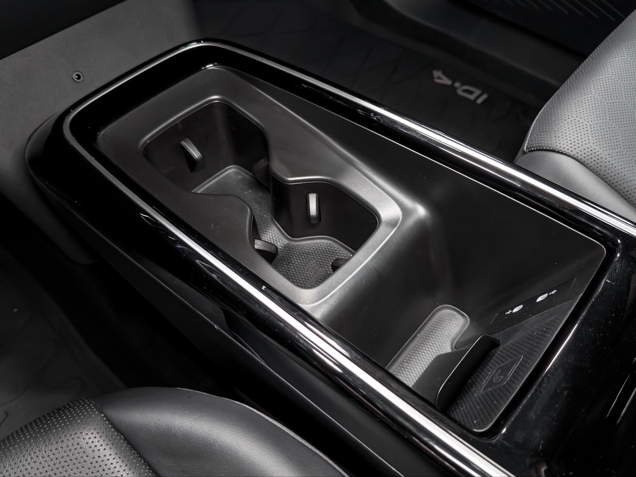 2023 Volkswagen ID.4 view 19