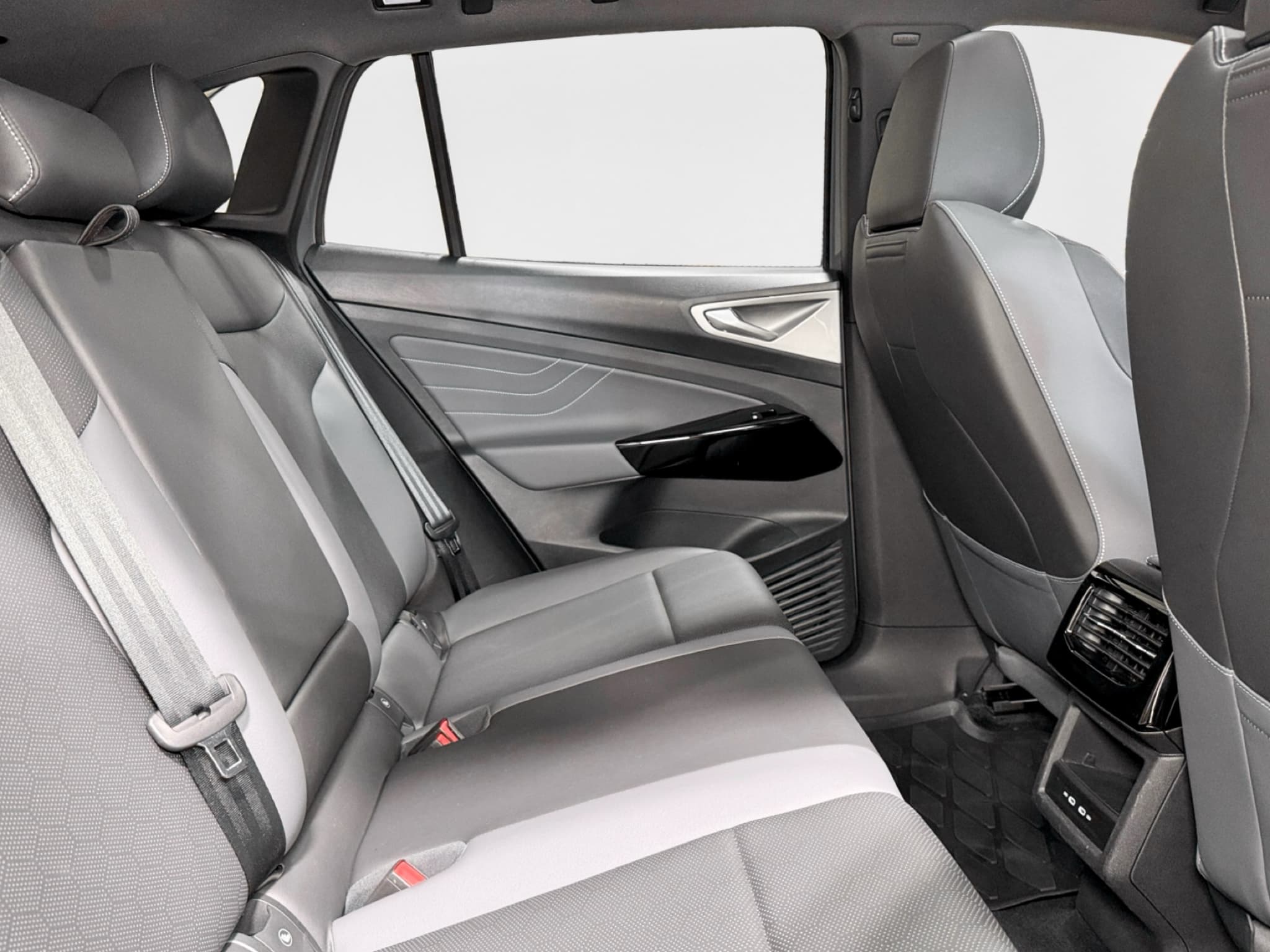 2023 Volkswagen ID.4 view 22