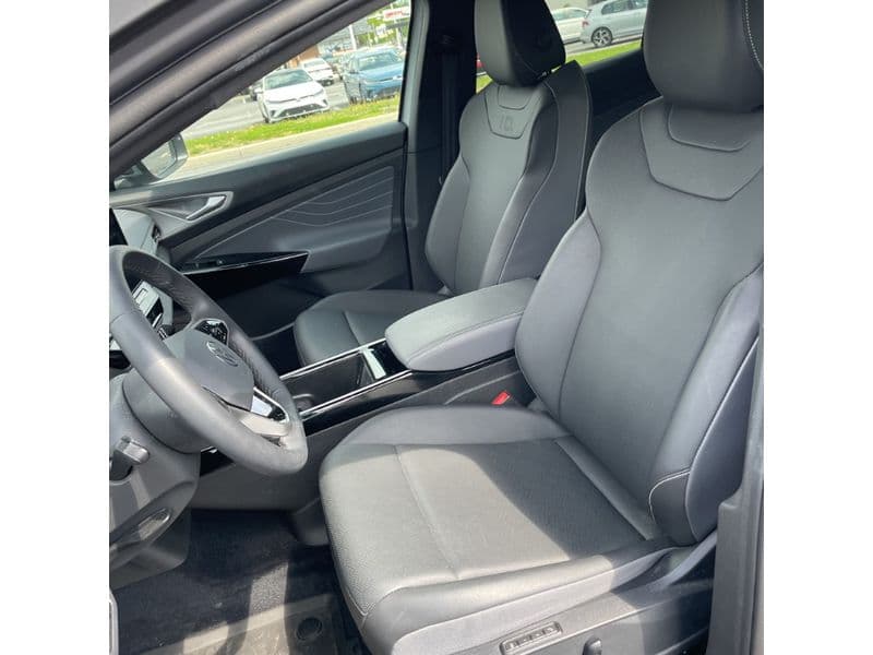 2023 Volkswagen ID.4 view 5