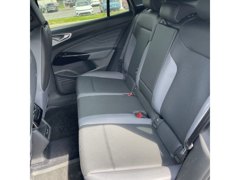 2023 Volkswagen ID.4 view 6