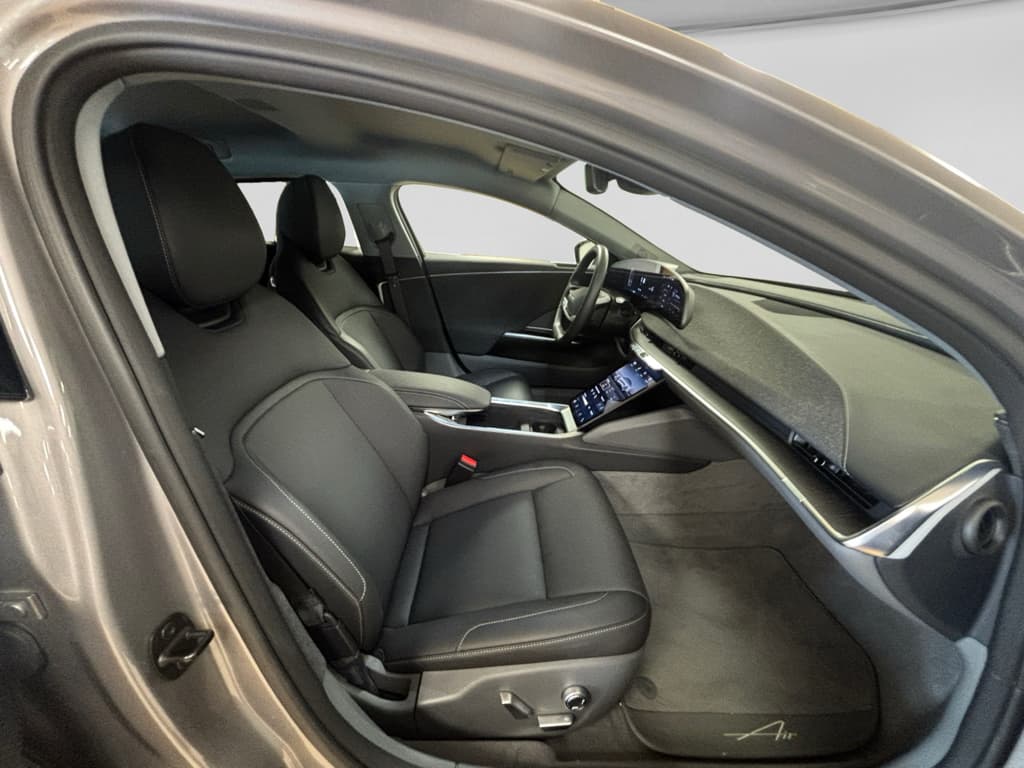 2025 Lucid Air view 17