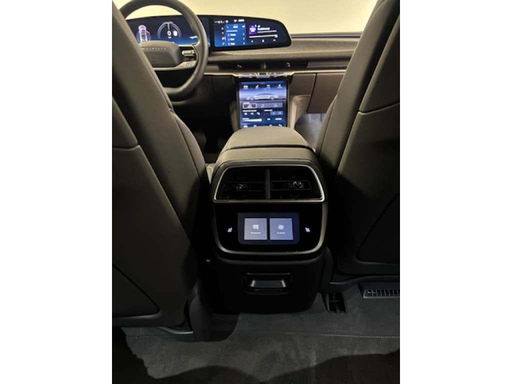 2025 Lucid Air view 32