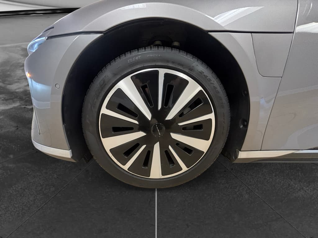 2025 Lucid Air view 13