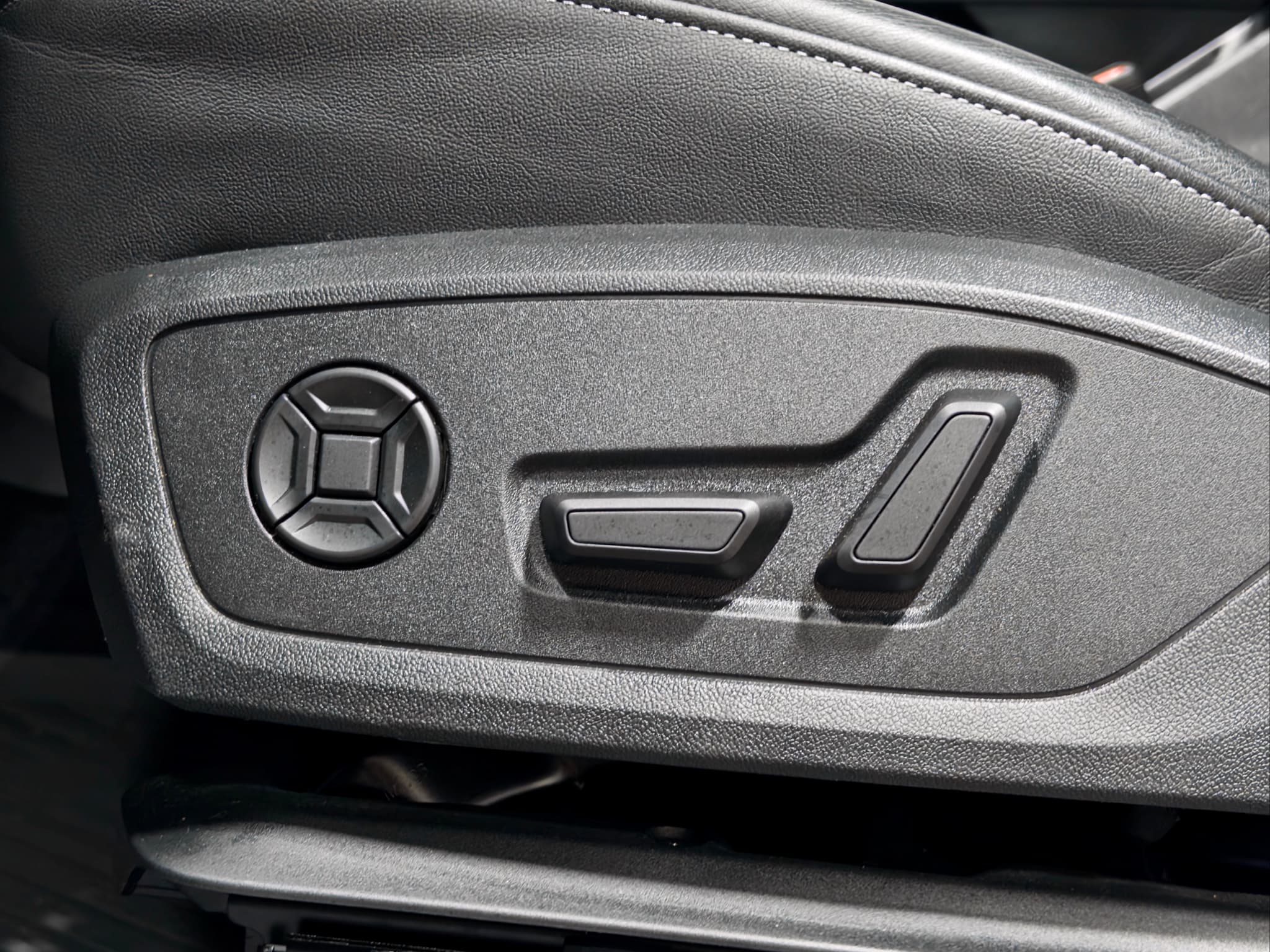 2024 Audi Q4 e-tron view 6