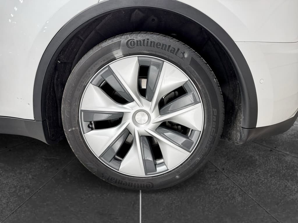 2020 Tesla Model Y view 32
