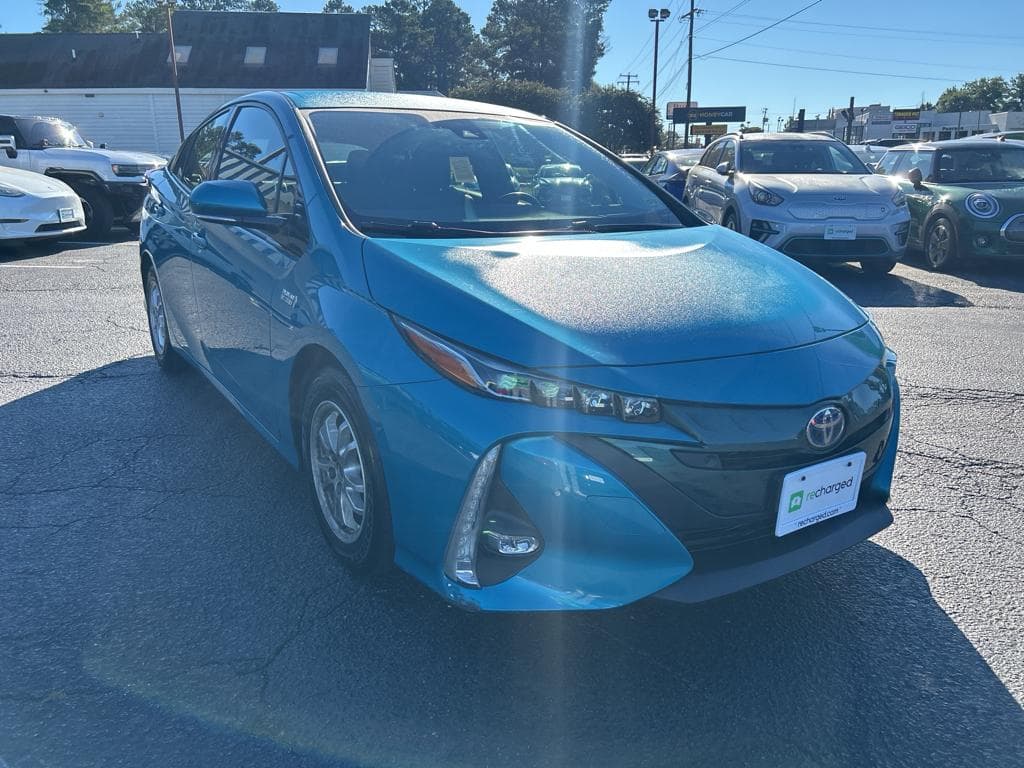 2017 Toyota Prius Prime view 4