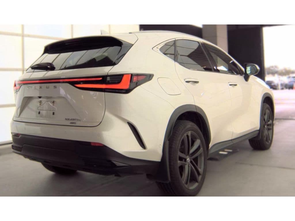 2024 Lexus NX 450h+ view 3
