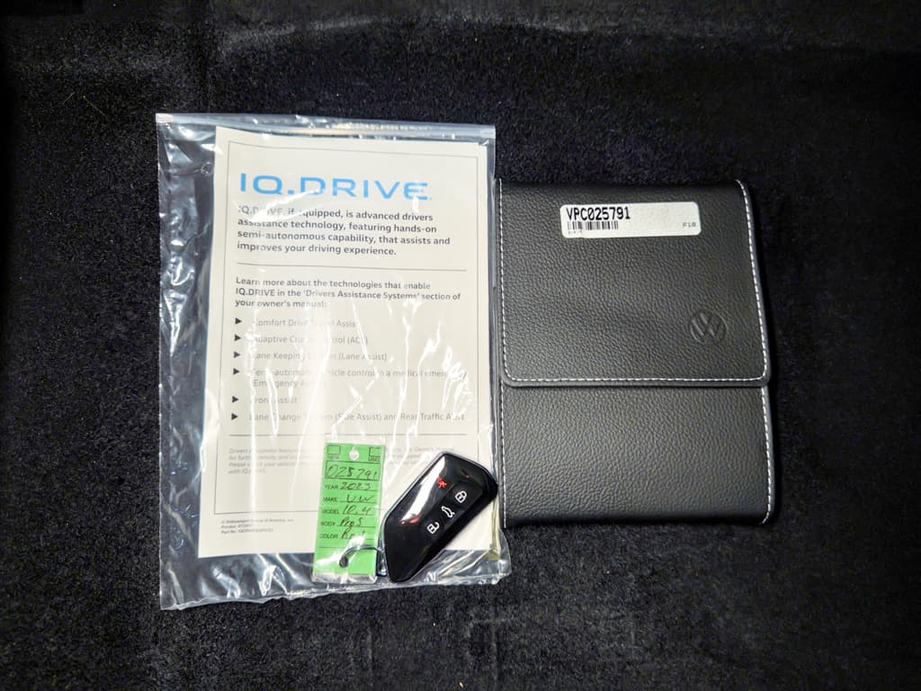 2023 Volkswagen ID.4 view 22