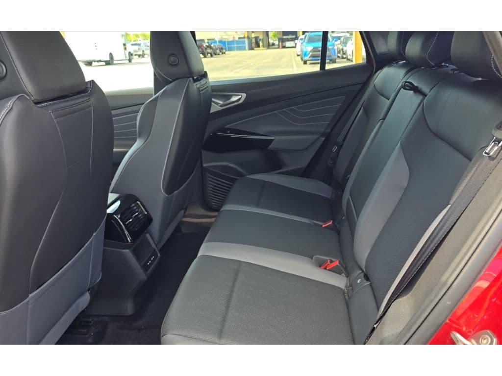 2023 Volkswagen ID.4 view 6