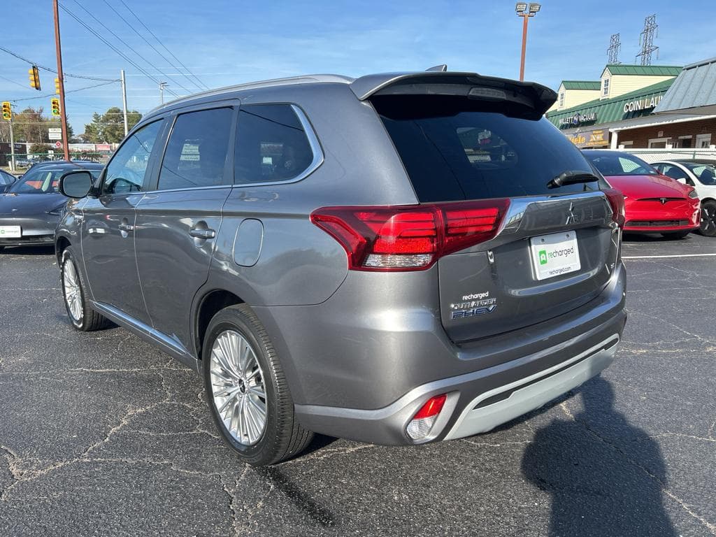 2022 Mitsubishi Outlander PHEV view 2