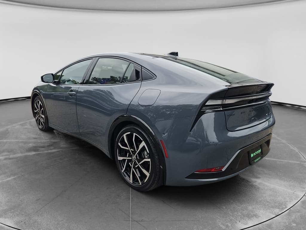 2024 Toyota Prius Prime view 2