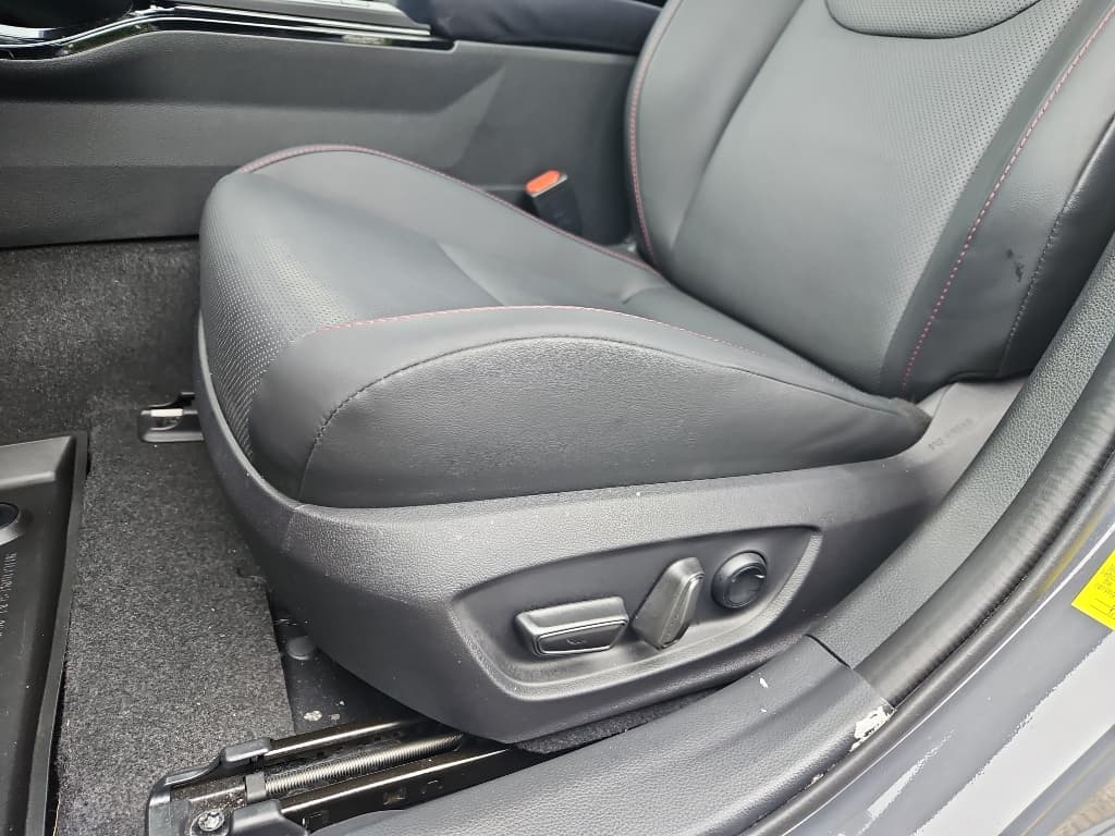 2024 Toyota Prius Prime view 6