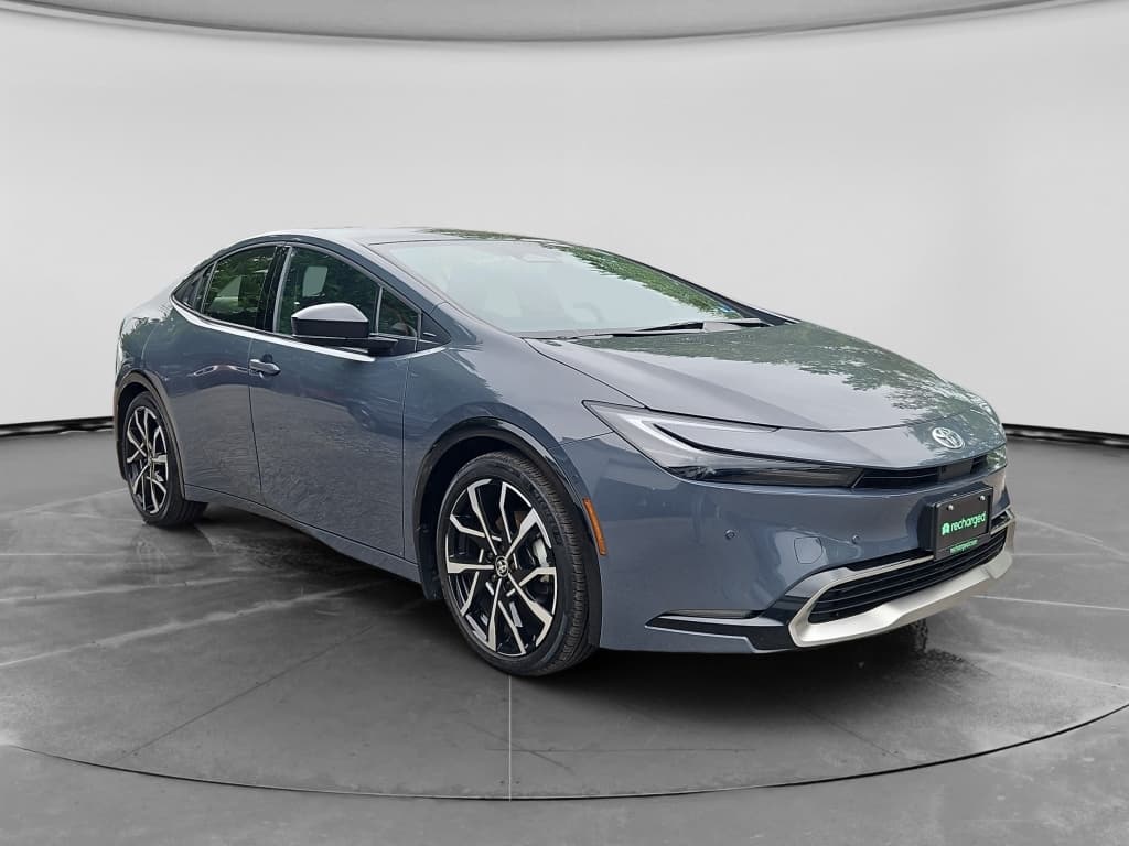 2024 Toyota Prius Prime view 4