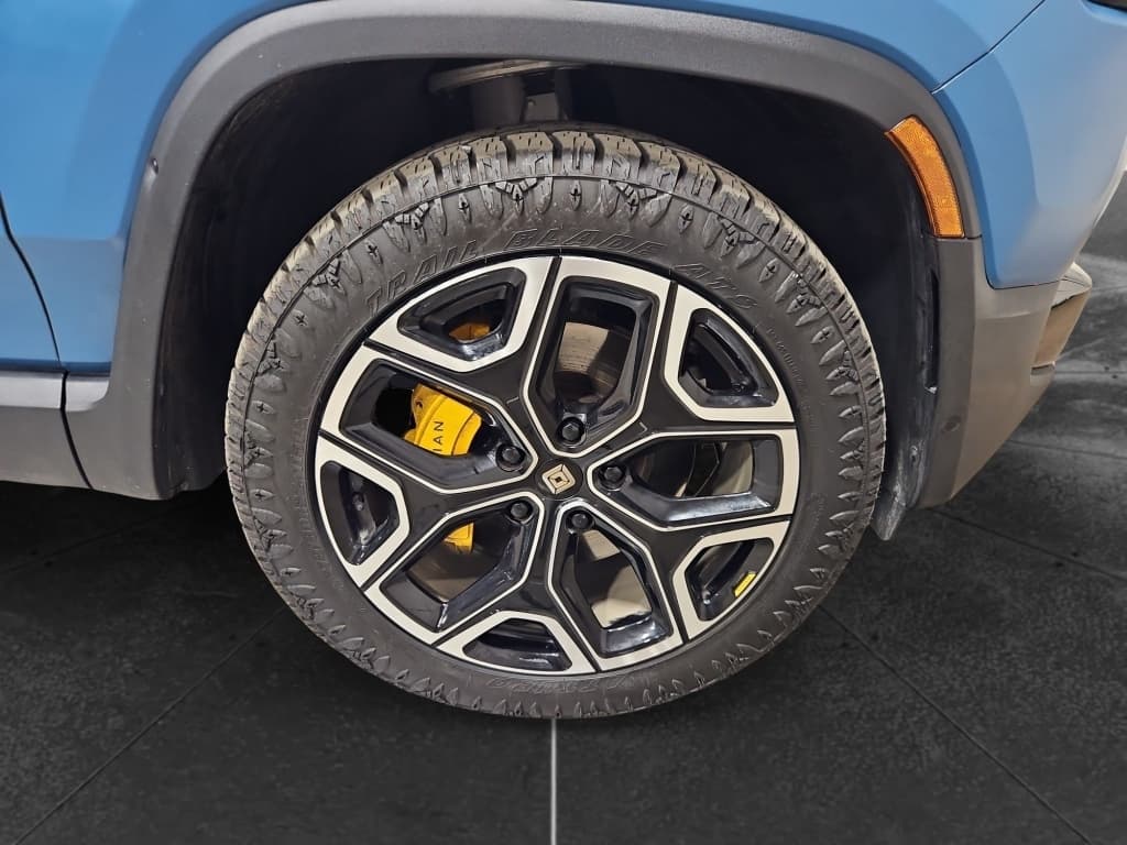 2023 Rivian R1S view 33