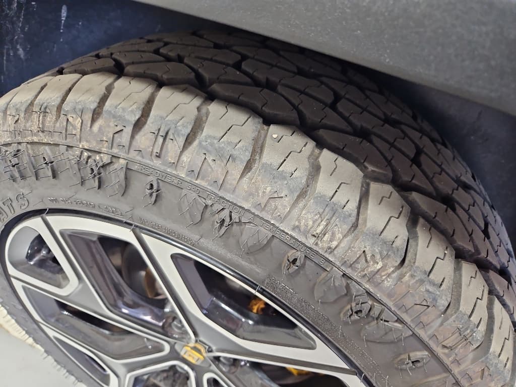 2023 Rivian R1S view 36