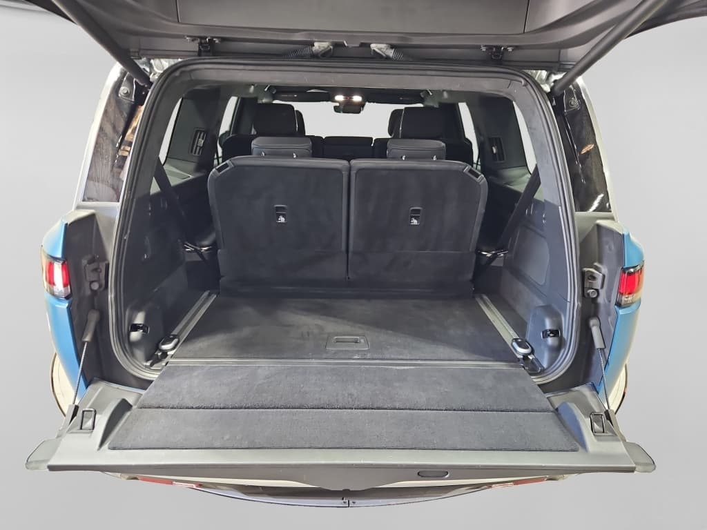 2023 Rivian R1S view 27