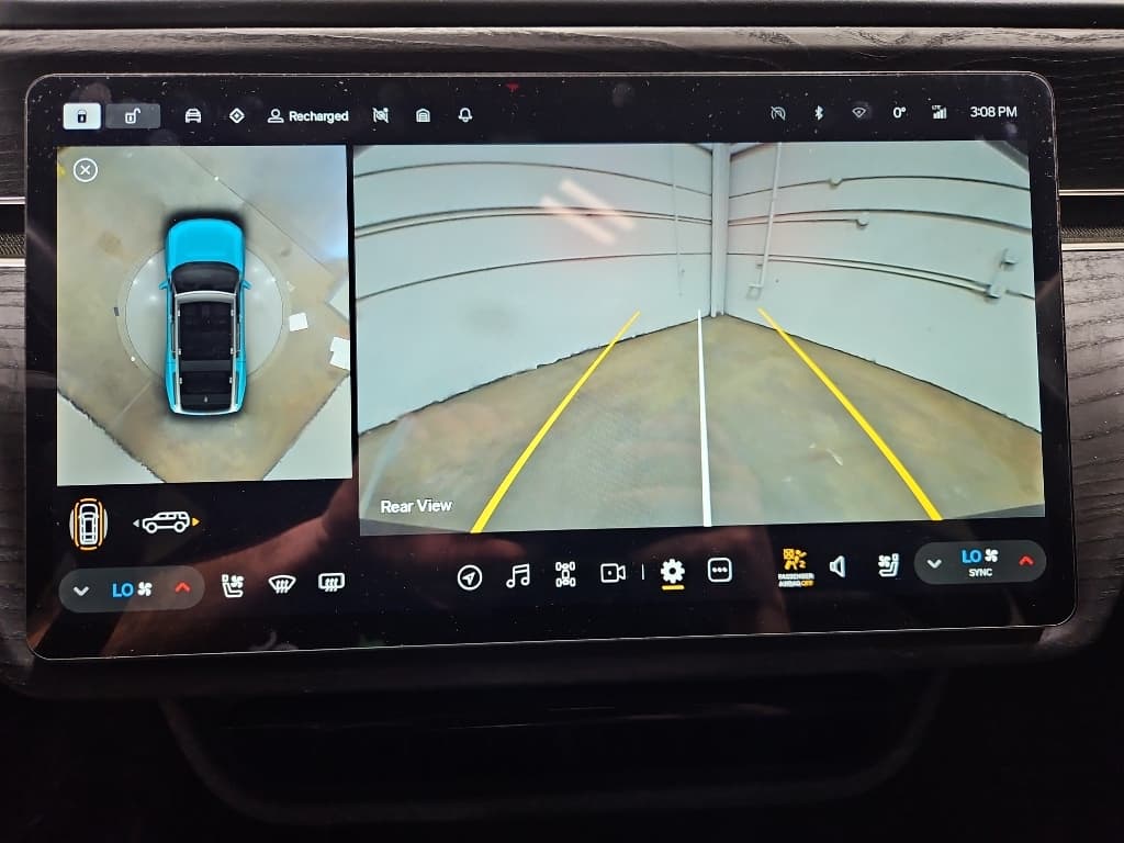 2023 Rivian R1S view 15