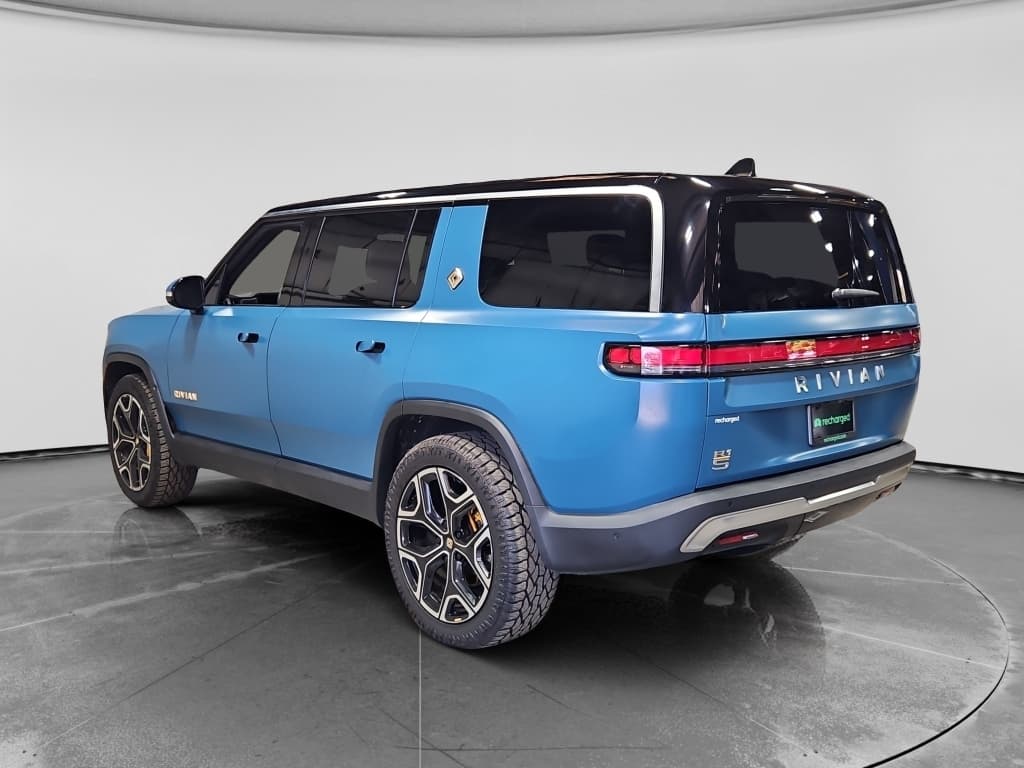 2023 Rivian R1S view 2