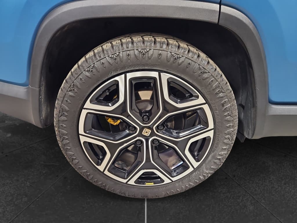 2023 Rivian R1S view 31