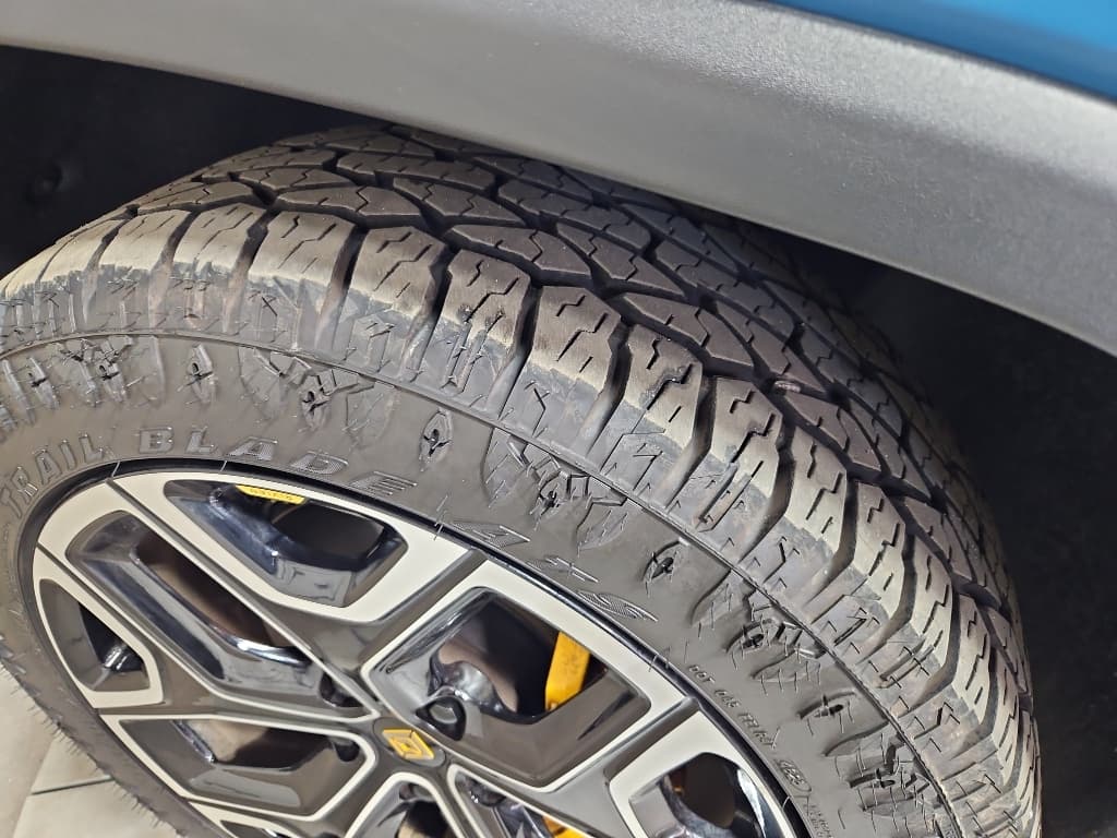 2023 Rivian R1S view 38