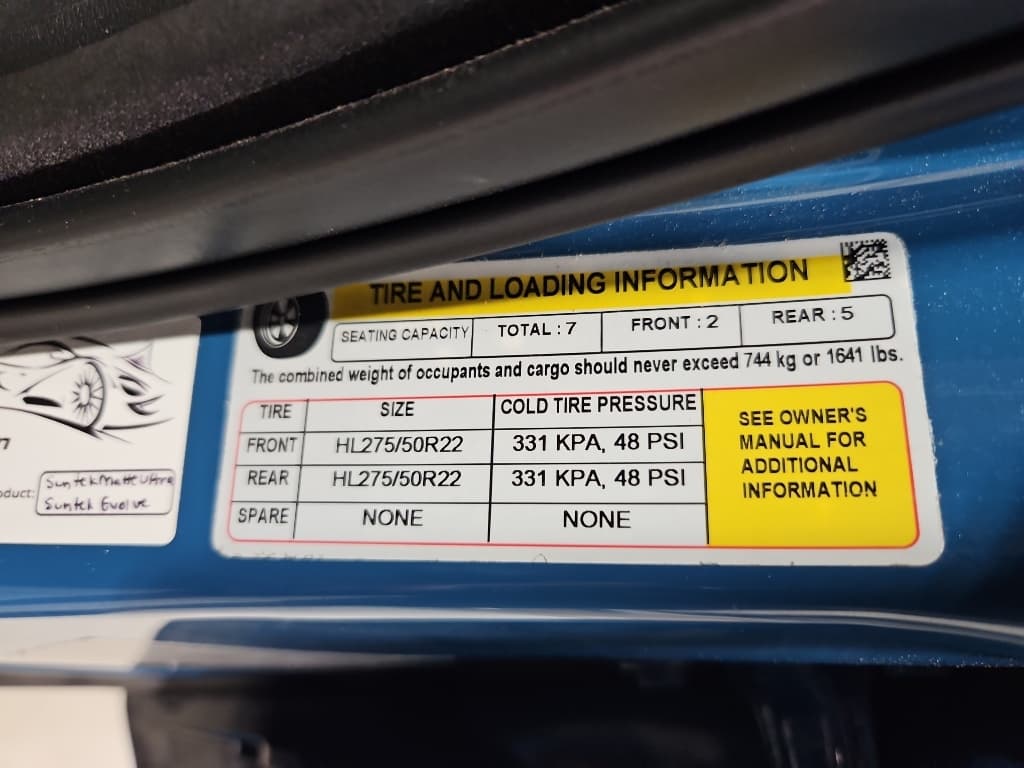 2023 Rivian R1S view 30