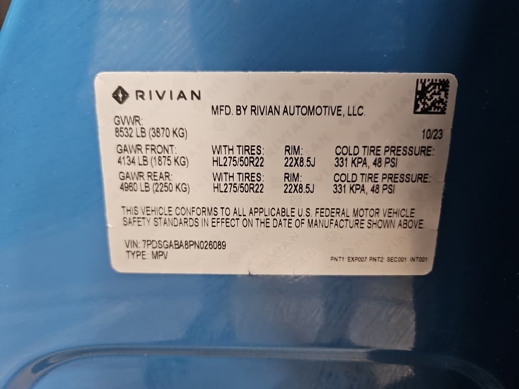 2023 Rivian R1S view 29