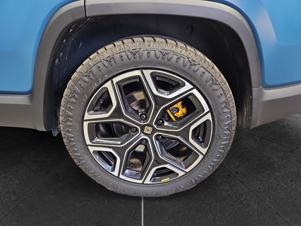 2023 Rivian R1S view 37