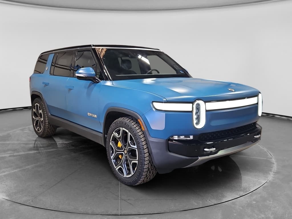 2023 Rivian R1S view 4