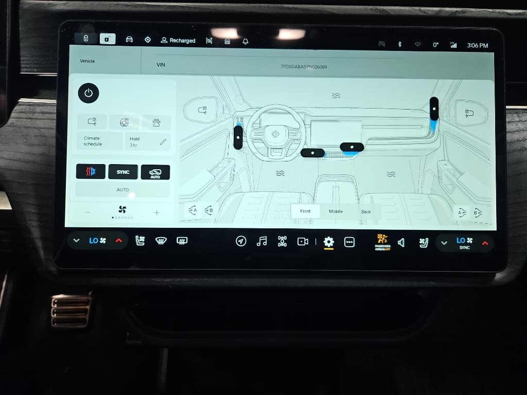 2023 Rivian R1S view 14