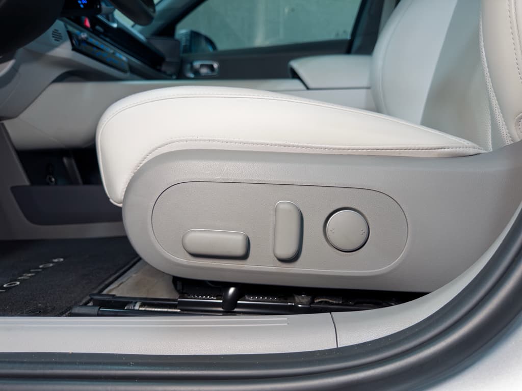 2023 Hyundai IONIQ 6 view 6