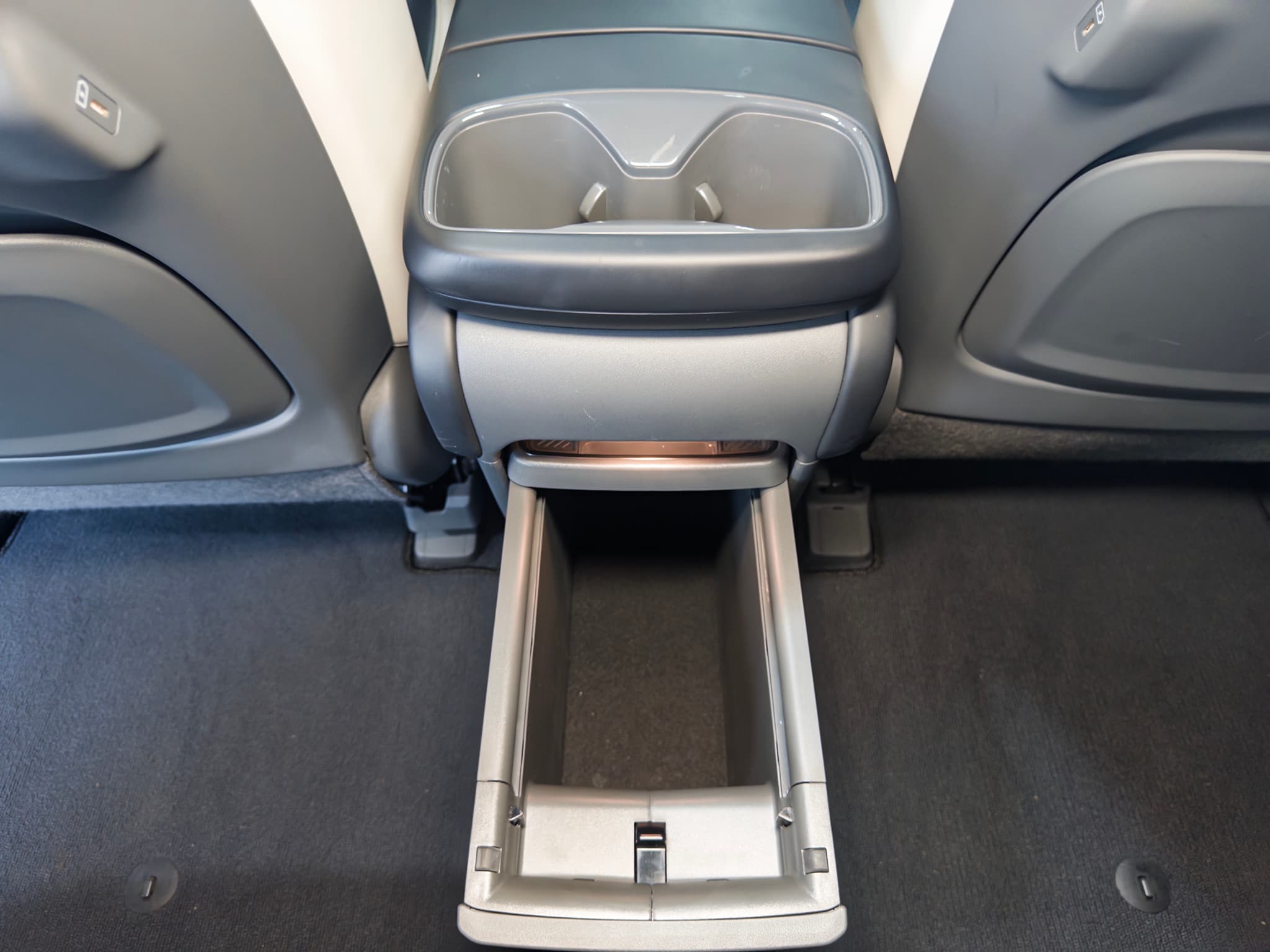 2024 Kia EV9 view 23