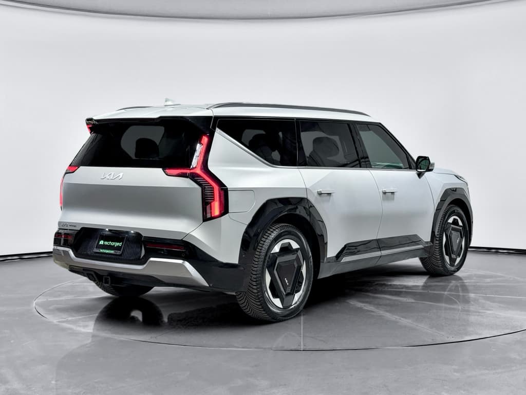 2024 Kia EV9 view 3