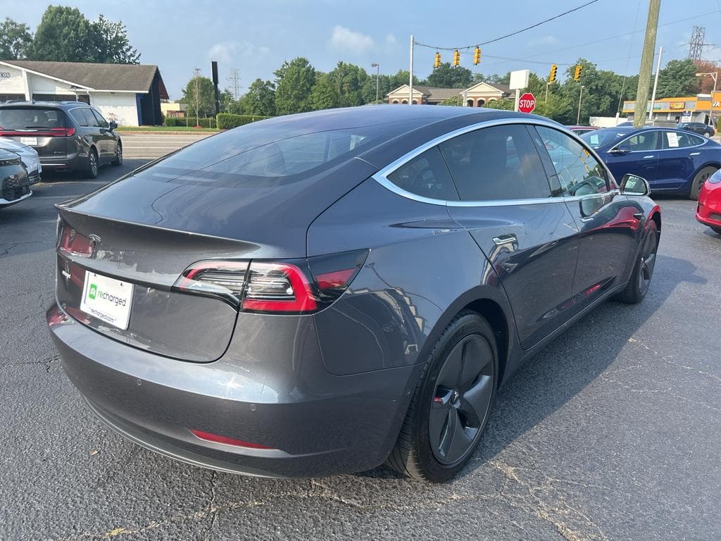 2018 Tesla Model 3 view 3