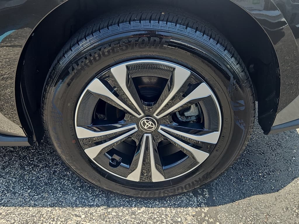 2023 Toyota bZ4X view 25