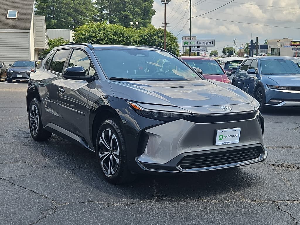2023 Toyota bZ4X view 4