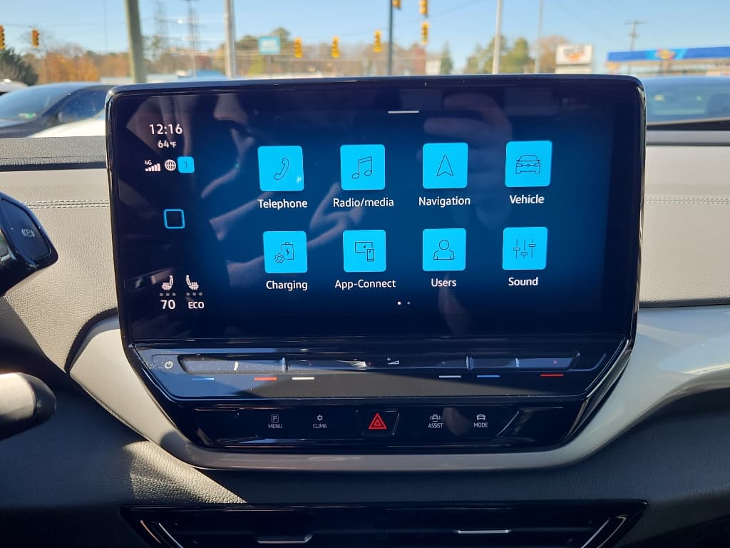 2023 Volkswagen ID.4 view 9