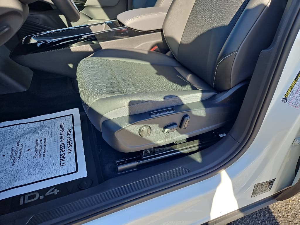 2023 Volkswagen ID.4 view 6