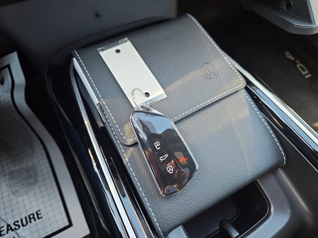 2023 Volkswagen ID.4 view 20